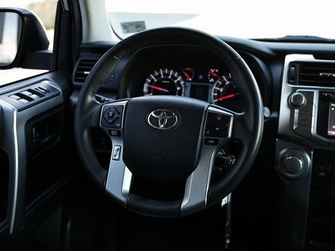 Used 2018 Toyota 4Runner SR5 Premium image 29