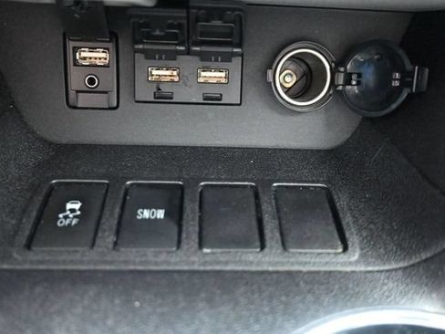Used 2019 Toyota Highlander XLE FWD image 33