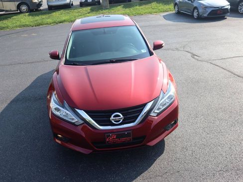 Used 2016 Nissan Altima 2.5 SL w/ Moonroof Package FWD image 4