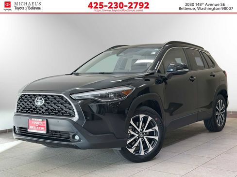 Certified 2024 Toyota Corolla Cross XLE image 1