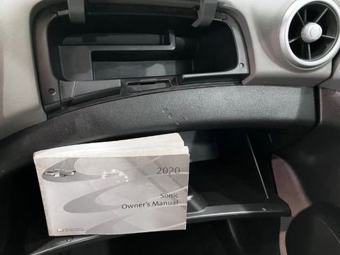 Used 2020 Chevrolet Sonic LT image 37