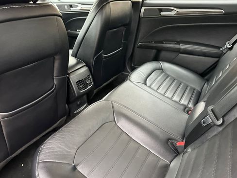 Used 2017 Ford Fusion SE w/ Fusion SE Technology Package image 11