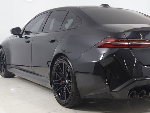 Used 2025 BMW M5 w/ Executive Package image 38