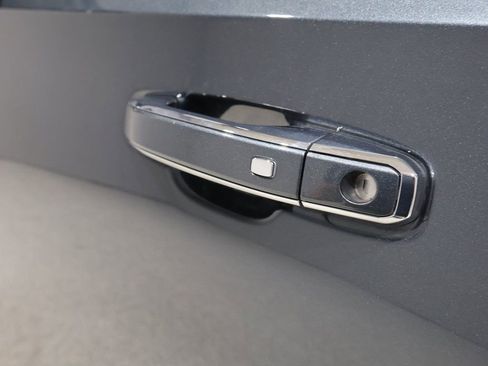 Used 2021 Chevrolet Tahoe Premier w/ Premium Package image 8