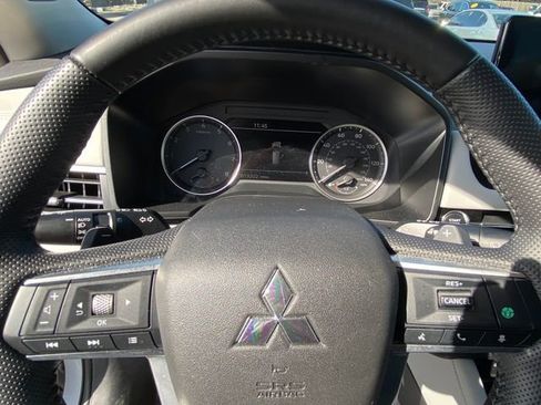 Used 2025 Mitsubishi Outlander SE image 8
