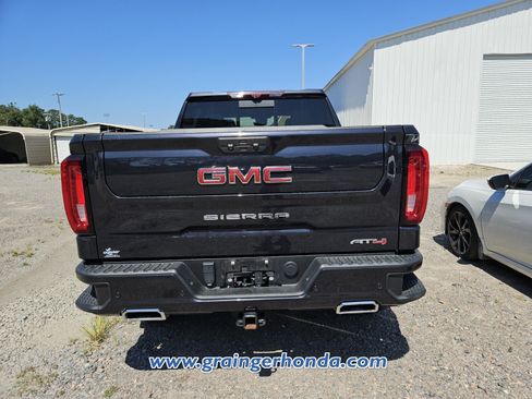 Used 2023 GMC Sierra 1500 AT4 w/ AT4 Premium Package AWD/4WD image 8