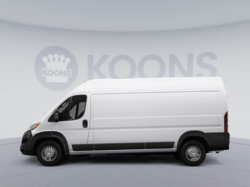 Used 2025 RAM ProMaster 2500 w/ Convenience Group FWD image 2