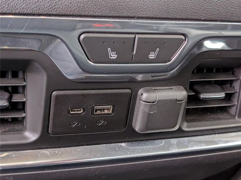 Used 2019 Chevrolet Silverado 1500 High Country w/ Technology Package image 15