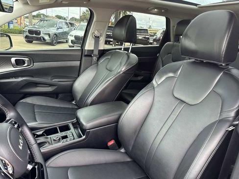 Used 2025 Kia Sorento EX w/ Panoramic Sunroof Package FWD image 17