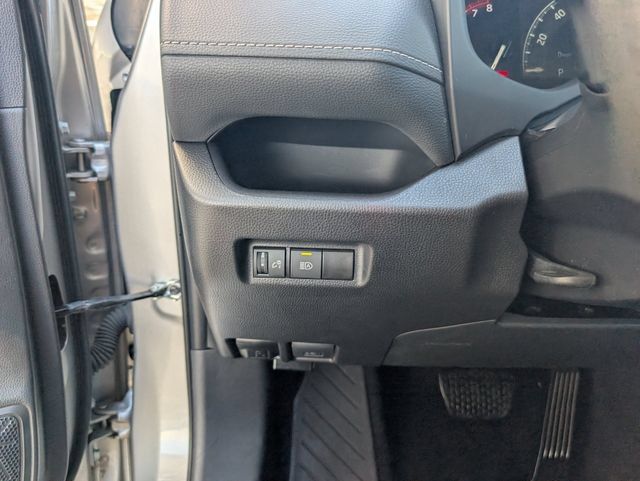 Used 2025 Toyota RAV4 XLE AWD/4WD image 11