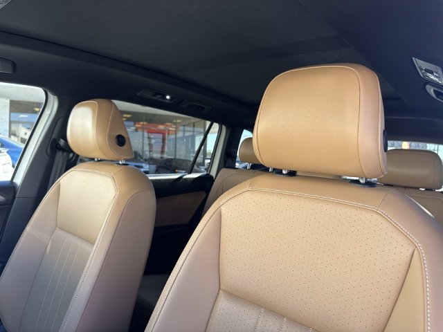 Certified 2024 Volkswagen Tiguan SE R-Line FWD image 25
