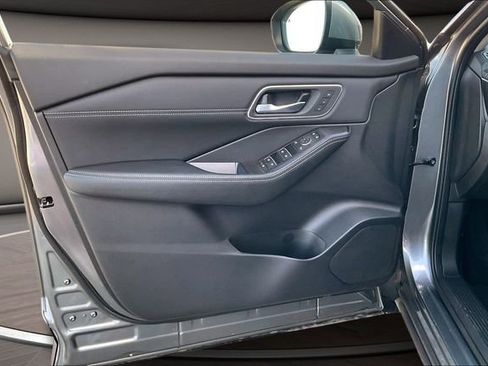 Certified 2025 Nissan Rogue Platinum w/ Platinum Premium Package FWD image 21