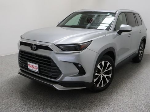 Used 2024 Toyota Grand Highlander AWD Hybrid image 2