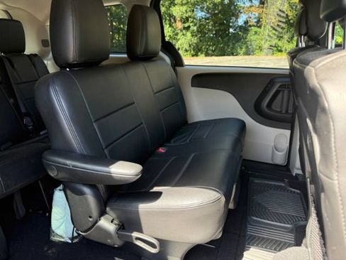 Used 2017 Dodge Grand Caravan SE w/ Power Window Group FWD image 18