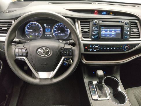 Used 2019 Toyota Highlander LE image 22
