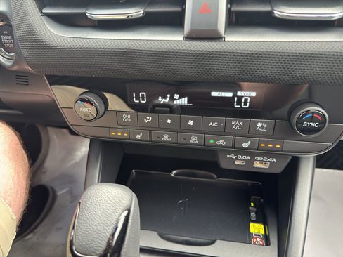Used 2026 Subaru Outback Premium AWD/4WD image 17