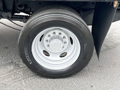 Used 2022 Ford F550 4x4 Crew Cab Super Duty w/ Power Equipment Group image 27