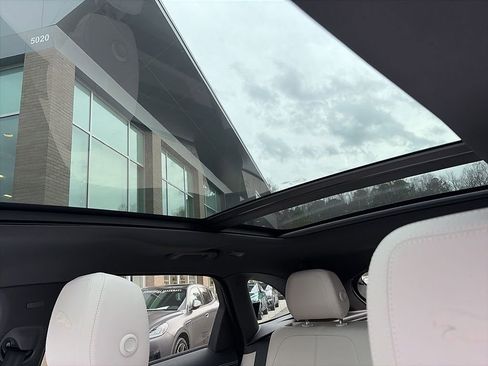 Used 2025 Jaguar F-PACE R-Dynamic S image 6