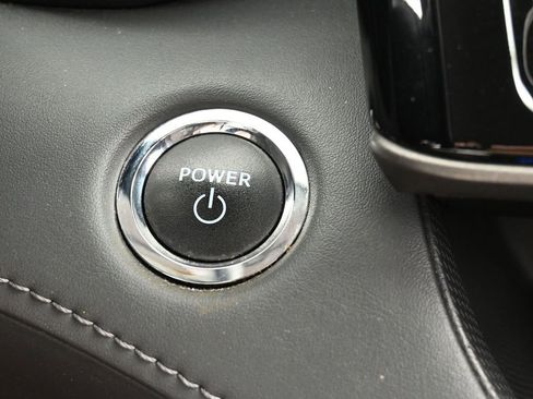 Used 2023 Toyota Highlander LE image 33