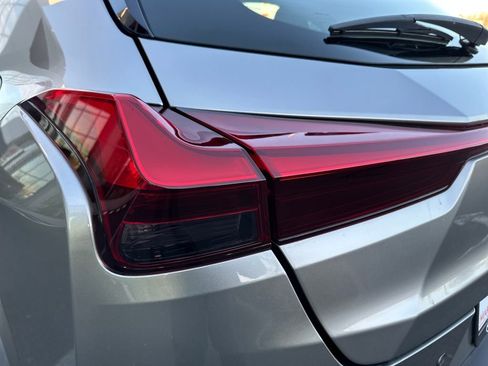 Used 2021 Lexus UX 250h image 10