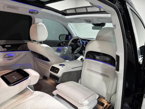 Used 2024 Mercedes-Benz Maybach GLS 600 4MATIC image 52