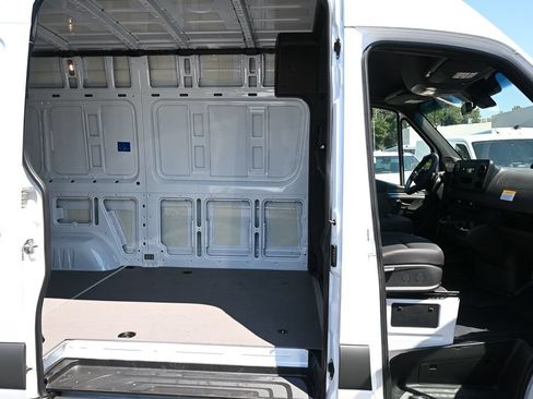 Used 2025 Mercedes-Benz Sprinter 2500 image 22