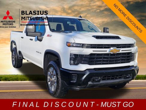 Used 2024 Chevrolet Silverado 2500 Custom w/ Custom Value Package image 1