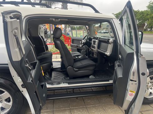 Used 2008 Toyota FJ Cruiser 2WD image 25