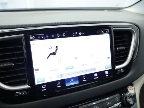Certified 2023 Chrysler Pacifica Touring-L FWD image 38