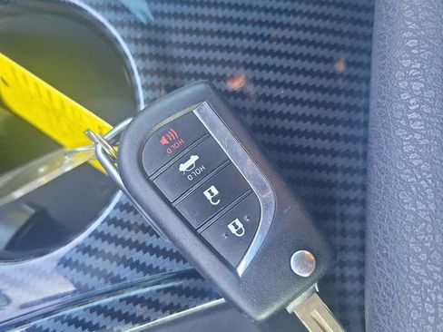 Certified 2022 Toyota Camry SE image 35