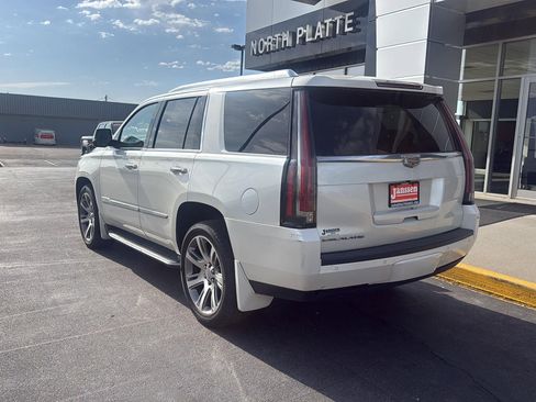 Used 2015 Cadillac Escalade Luxury AWD/4WD image 2