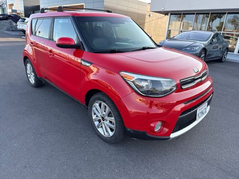 Used 2018 Kia Soul + FWD image 8