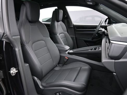 Certified 2025 Porsche Macan 4 Electric AWD/4WD image 30