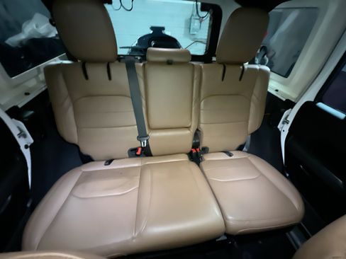 Used 2023 Jeep Wrangler Unlimited Sahara w/ Cold Weather Group AWD/4WD image 32