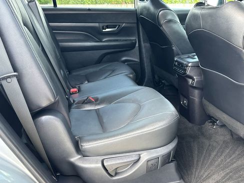 Used 2024 Toyota Grand Highlander AWD image 16