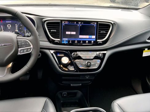 New 2026 Chrysler Pacifica Select image 13