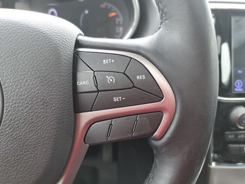 Used 2019 Jeep Grand Cherokee Limited w/ Luxury Group II AWD/4WD image 18
