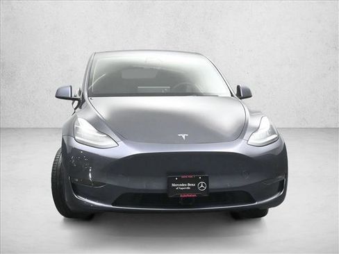 Used 2021 Tesla Model Y Long Range image 3