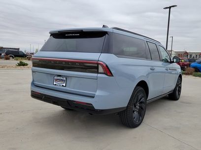 New 2026 Lincoln Navigator L Reserve w/ Jet Appearance Package