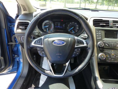 Used 2017 Ford Fusion SE w/ Equipment Group 201A AWD/4WD image 26