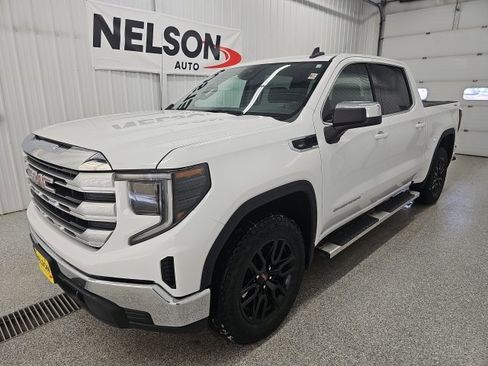 Used 2022 GMC Sierra 1500 SLE image 4