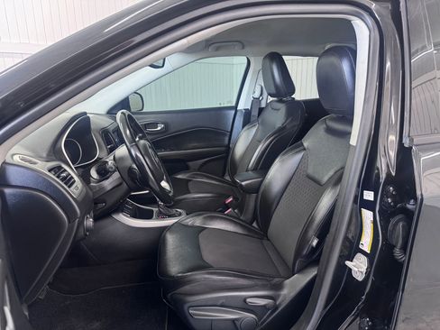 Used 2019 Jeep Compass Latitude FWD image 9