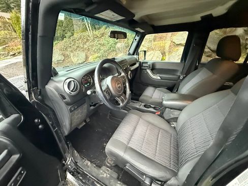 Used 2011 Jeep Wrangler Unlimited Rubicon w/ Dual Top Group AWD/4WD image 9