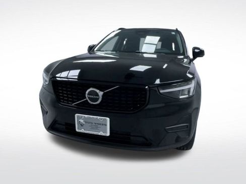 New 2026 Volvo XC40 B5 Core w/ Protection Package Premier image 18