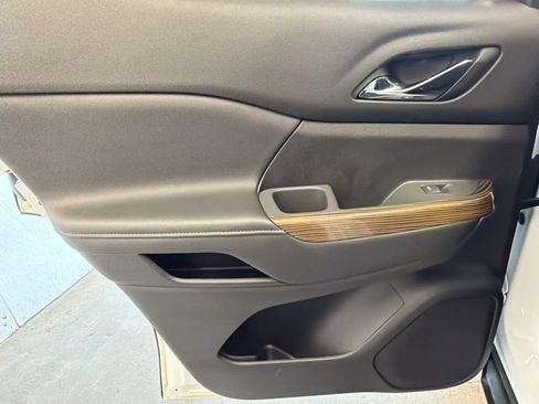 Used 2022 GMC Acadia SLE FWD image 25