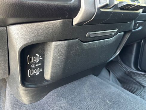 Used 2022 RAM 2500 Big Horn w/ Level A Equipment Group AWD/4WD image 16
