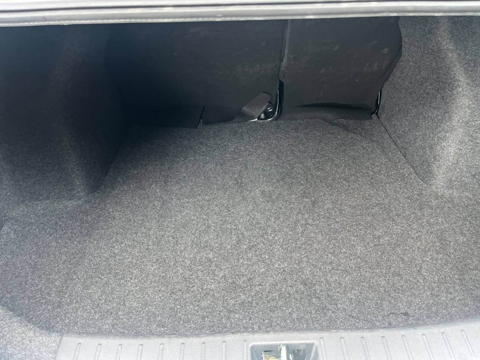 Used 2025 Nissan Versa SV FWD image 32