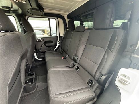 Used 2022 Jeep Gladiator Willys image 21