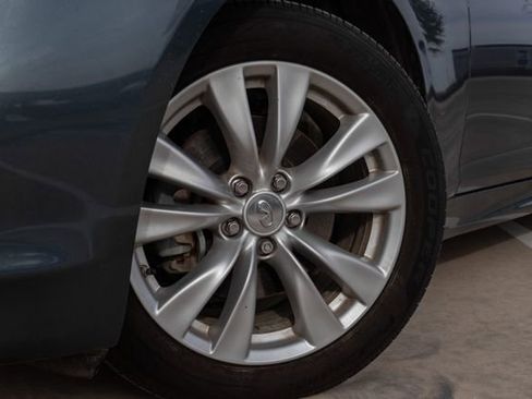 Used 2011 INFINITI M37 Base w/ Premium Pkg image 2