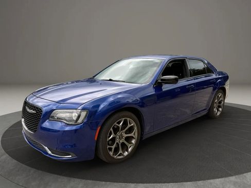 Used 2018 Chrysler 300 Touring w/ Sport Appearance Package image 3